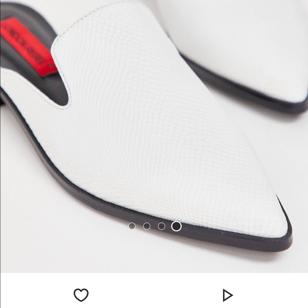London Rebel Pointed Mule in White